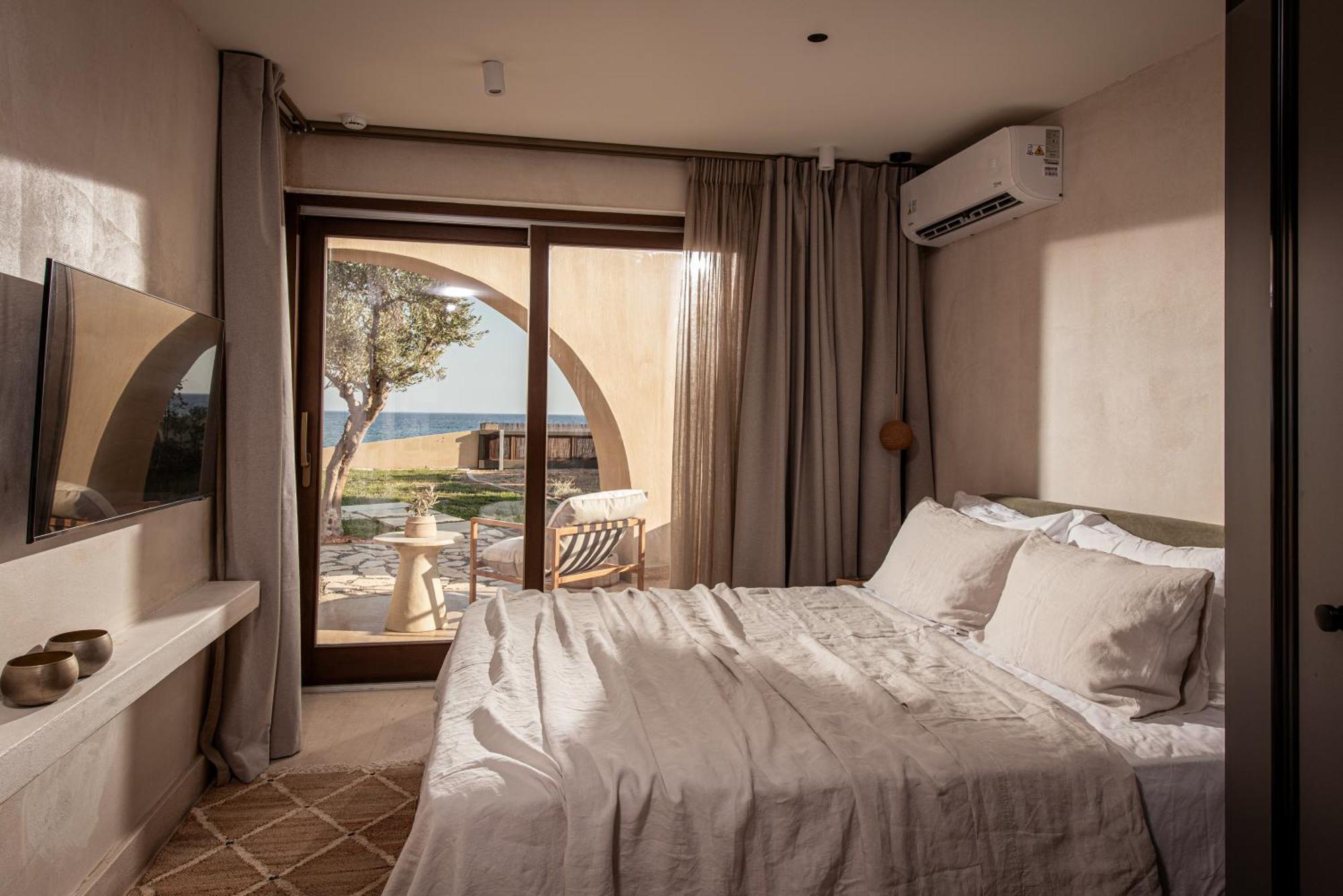 The Echo Of The Sea - Beachfront Luxury * Skaloti