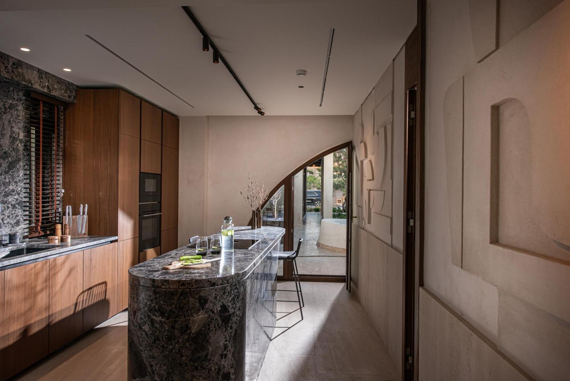 Villa The Echo Of The Sea - Beachfront Luxury Skaloti